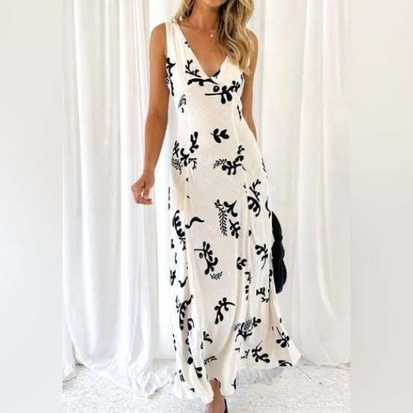 Paper Heart Dresses & Skirts - Paper Heart Linen Boho Coastal V-Neck Maxi Dress Sz M Cream Black Minimalist